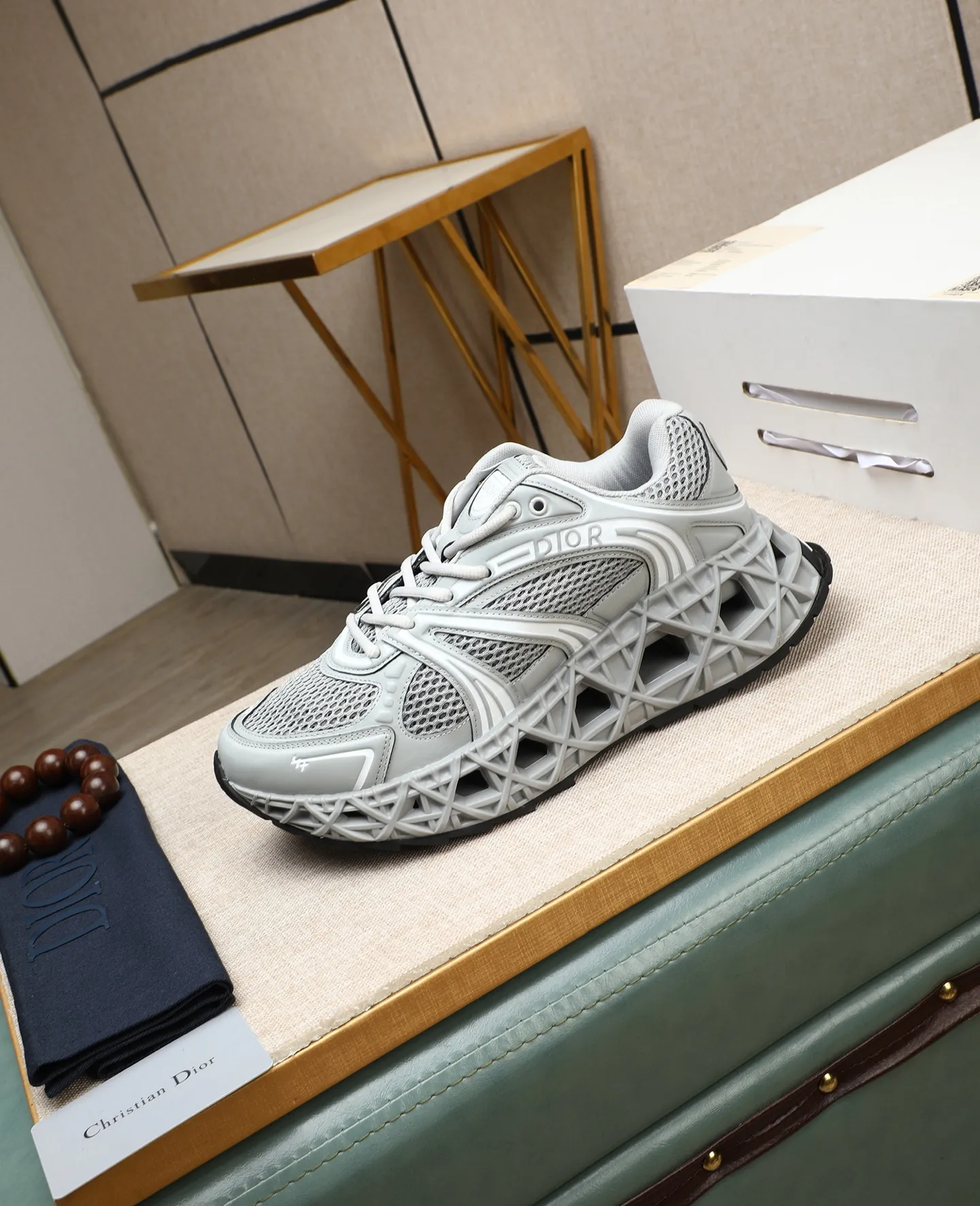 Men's shoes 💰800💰 Men's style 👦🏻Dior Dior B35 High-end quality Original casual sports shoes Upper: special environmentally friendly leather. High-frequency brand totem, brand totem cloth, tongue plastic brand logo, heel high-frequency brand logo Lining: brand canvas Original version: ultra-light TPR·rubber; two-color molded outsole Ultra-high quality control and fine workmanship: High-end, extravagance and class. Size: 39-44 (38, 45, 46, can be customized)…! !
